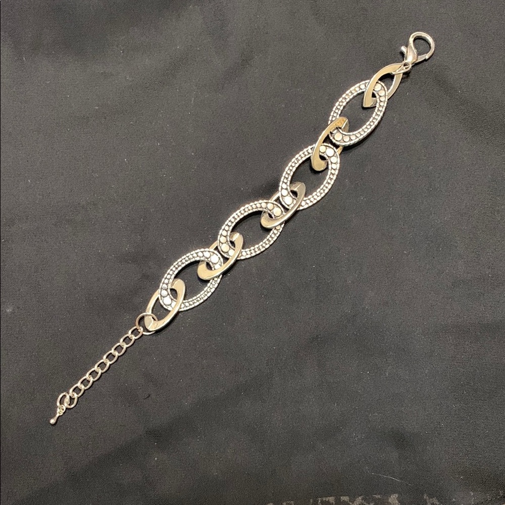 Elegant Silver Plated Chain Bracelet - Picture 4 of 8